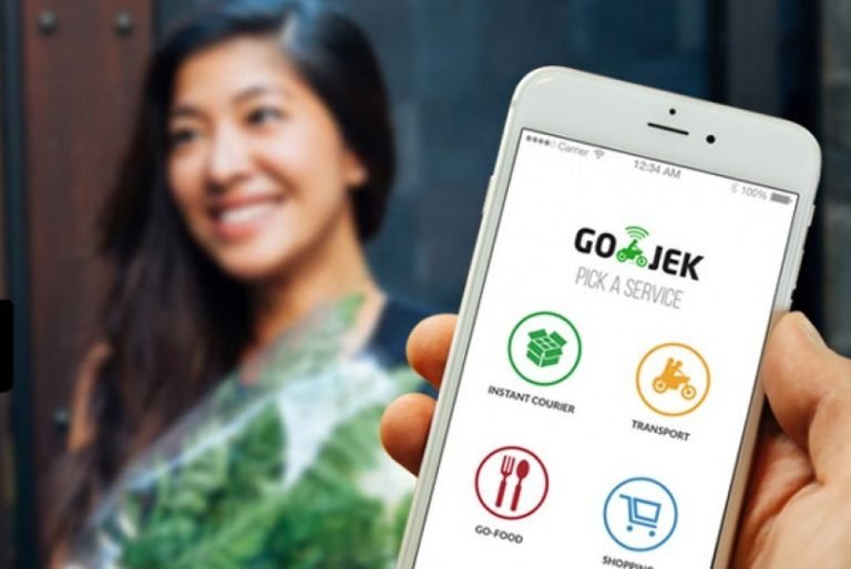 Elektronik Bisnis Gojek Hebat